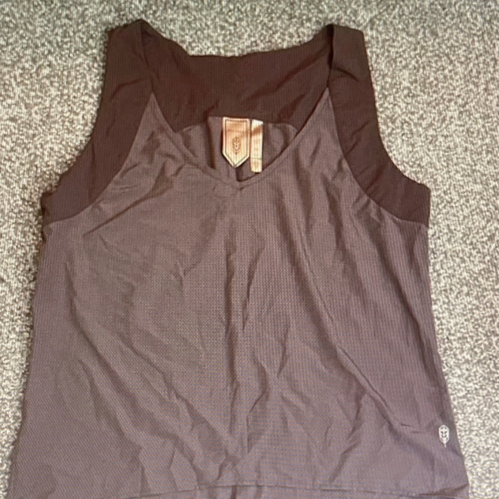 Women’s Black Sleeveless Athletic Tank Top